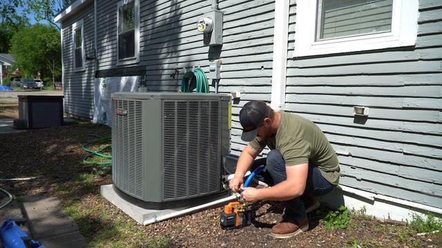 Battery POWERED 2 cfm Vacuum Pump?? Is It Any Good?? смотреть онлайн