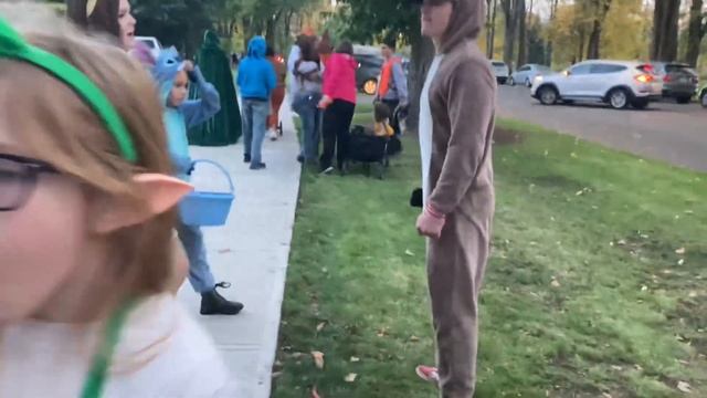 КАК В АМЕРИКЕ ПРАЗДНУЮТ ХЭЛЛОУИН ? смотреть онлайн