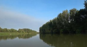 Ночёвка втроём на диком острове в низовьях Астрахани. Первый дальняк лодочного мотора Ветерок 8..
