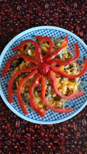 Салат из куриных сердечек. Просто, но очень вкусно.#Shorts