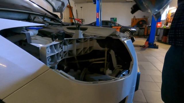 Ford Kuga замена лампочки ближнего света смотреть онлайн