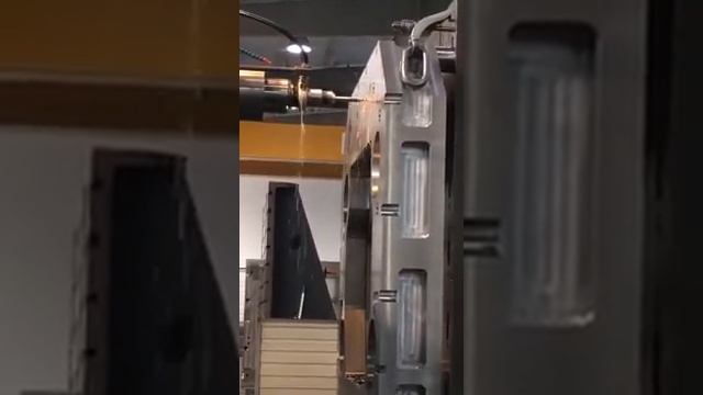Горизонтально-расточной станок TOS WHN 13 CNC
