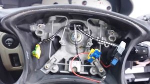 How to remove Peugeot partner/ 206 /406 steering wheel + airbag removal