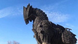 Троя .Я возле Троянского коня .