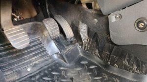 Вода в салоне авто, на пассажирском коврике