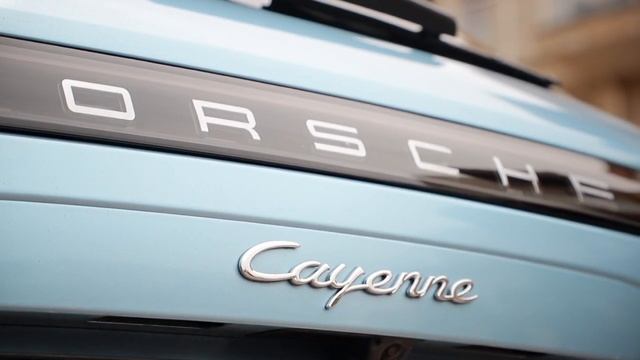 Единственный Porsche Cayenne в этом цвете - перетянули верх торпедо и дверей, а потолок в алькантару
