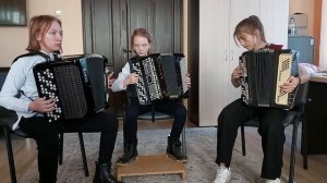 трио Музыкальная акварель В.Шаинский Улыбка из мульт-ма "Крошка Енот"