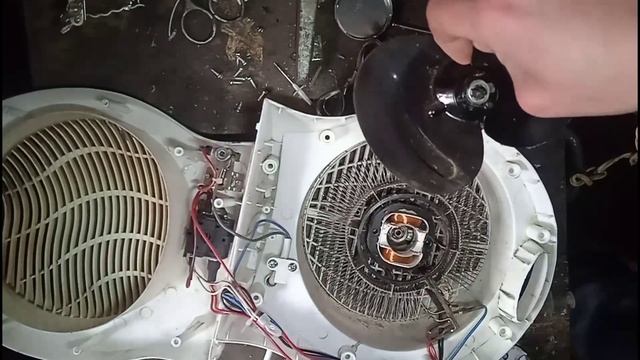 Ремонт Тепло Вентилятора проблема немає обігріву та Необертаєця Електродвигун Змащуємо Оливою. смотреть онлайн