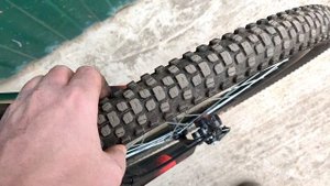 Stinger Caiman - велосипед собрали в магазине так, что ребенок расшибся и его сломал