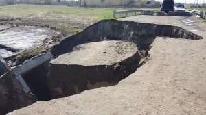 Акутиха уже две недели живет без переправы