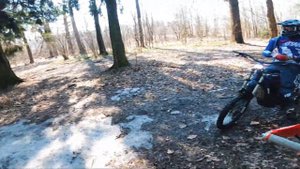 Топим Сурроны в реке и болотах. Весенний прохват по лесу и топям. Sur-Ron (Segway) in the forest
