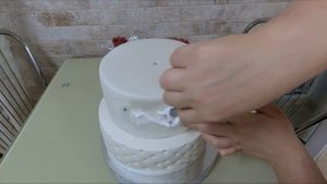 Как нанести рисунок на торт через трафарет.