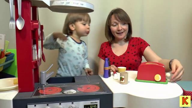 Развитие ребенка. Даниэль готовит чай. Видео для детей. смотреть онлайн