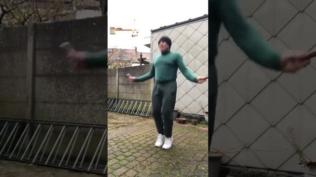 С сильными ногами боксер выбирает дистанцию для боя, легче и быстрее уходит от ударов и сам атакуе смотреть онлайн