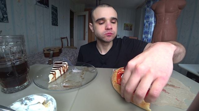 МУКБАНГ / ПИЦЦА С КЛУБНИКОЙ / PIZZA / СЛАДКИЕ РОЛЛЫ / ЧИЗКЕЙК / SWEET/ EATING ASMR Mukbang АСМР #910