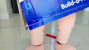 Катя и Макс их домики на в саду