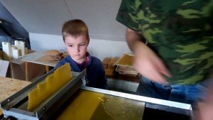 Вощина в домашних условиях с помощью разделительного раствора из мёда и глицерина