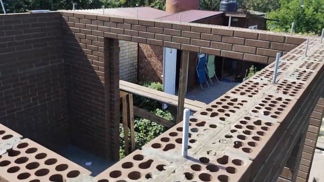 Уже год строим баню, как умеем. смотреть онлайн