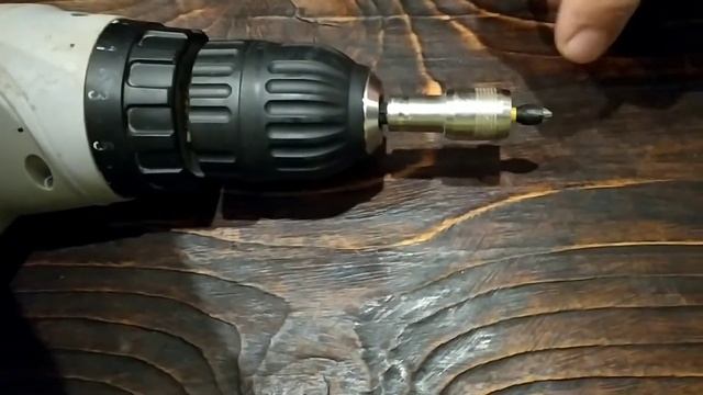 Мнение о шуруповерте Интерскол ДШ-10/260Э2 260 Вт и битодержателе OneClick Bosch 2608522318 смотреть онлайн