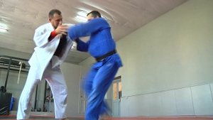 Бросок через спину с захватом за 2 отворота