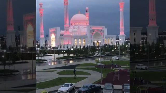 Сегодня открытие самой большой мечети в городе Шали. смотреть онлайн