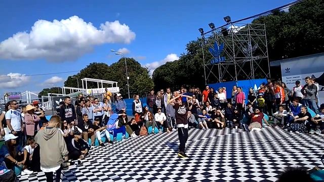 Пока Настя у бабушки. Мама отдыхает. #ПарГорького #adidas #hip-hop #rap battle #дети рэпперы смотреть онлайн