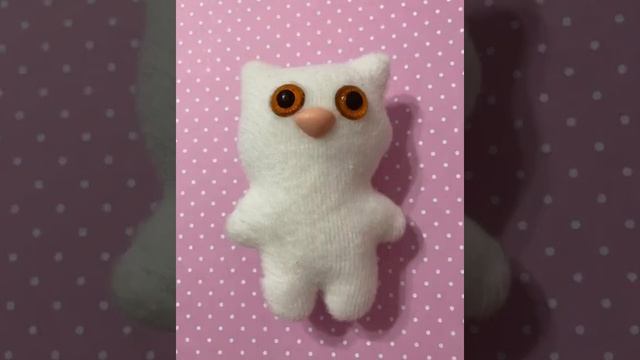 ИгруШка КОТИК СВОИМИ РУКАМИ из ткани КАК СШИТЬ /  DIY toy мягкая игрушка #shorts #diytoys