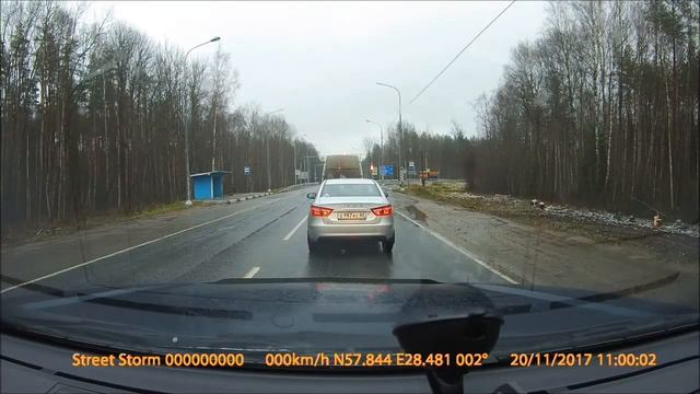 Зачем нужен светофор на трассе? Создать пробку??? смотреть онлайн