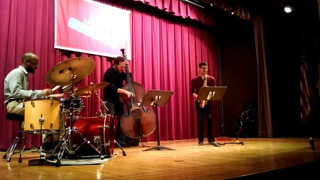 Anwar Marshall Trio - Yesterday's Relevance (part 1) смотреть онлайн