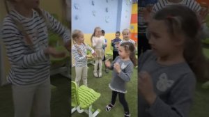 Игра с детьми 6 лет "Лепим, лепим мы снежочки"