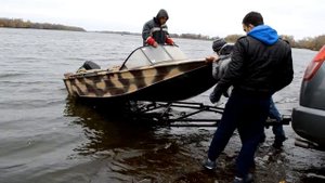 Спуск лодки на воду