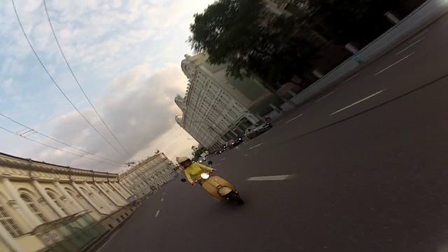 Вечерние прогулки с женой на скутерах по Москве смотреть онлайн