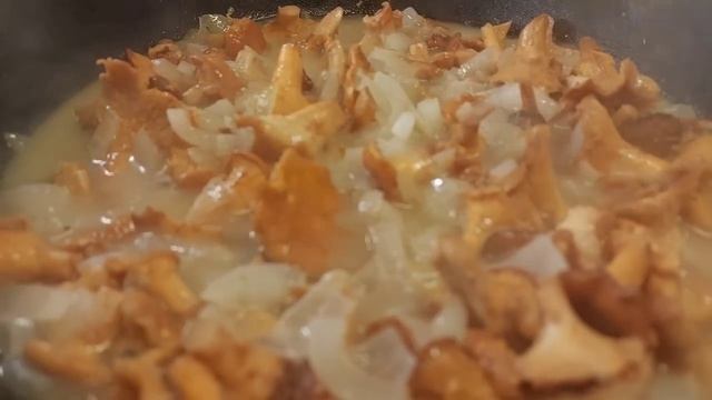 Жаренные лисички с картошкой смотреть онлайн