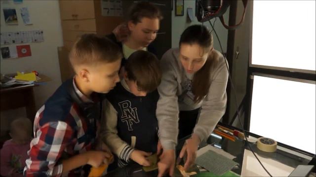 Дети делают Заставку к проекту смотреть онлайн