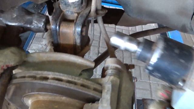 КАК ВЫТАЩИТЬ РЖАВЫЙ РАЗВАЛЬНЫЙ БОЛТ ЗА 5 МИНУТ смотреть онлайн