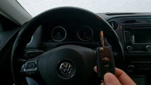 Tiguan 2012 2.0 CAWA Не включается зажигание, не загорается панель приборов.