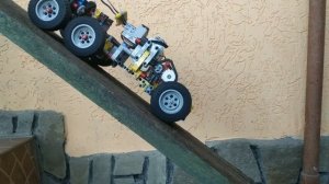 Внедорожник 6х6 из лего техник.