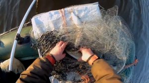 Отличный улов!!! Рыбалка КАСТИНГОВОЙ сетью глубокой осенью с ЛОДКИ...ЗАКРЫТИЕ Сезона.