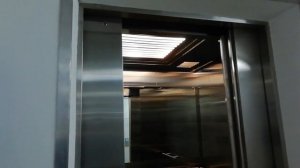 Лифт в ТЦ Тропа