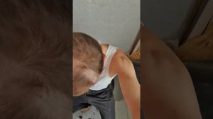 Стригут меня налысо.