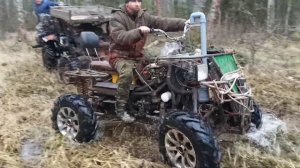 Самодельный трактор и квадроцикл на бездорожье в болоте, кто лучше едет?