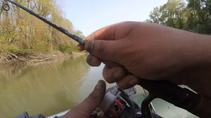 Рыбалка на реке Кубань.ловля карася с лодки..mp4