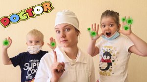 Лера учит малыша здоровым привычкам.