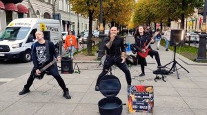 Король и Шут - "Прыгну со скалы", в исполнении уличных музыкантов на Невском проспекте в Петербурге