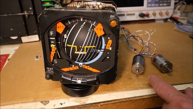 LDM #368： Sperry AD-300C Attitude Director Indicator - Teardown and test [bBw0CloWy7s]