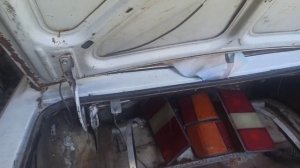 Как снять крышку багажника на Волге 3102. Разбираю Волгу. Как разобрать на Волге багажник