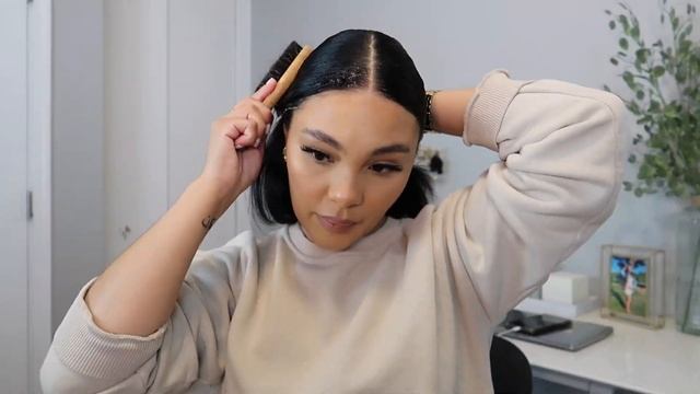 Sleek (Middle Part) Low Bun on Short Hair Tutorial | Jashaydee Aaliyah смотреть онлайн