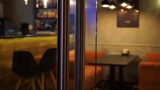 Цельностеклянная перегородка для ресторана. смотреть онлайн