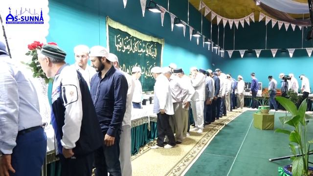 Хасавюрт реликвии 2016 (19). Юная посетительница из с.Эндирей смотреть онлайн