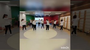 «Мы под музыку зарядку выполняли,
Мамы дружно помогали!»